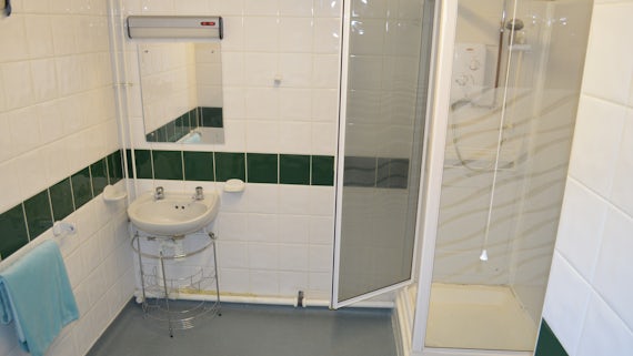 Bathroom in Cartwright Court 1 Bed Flat