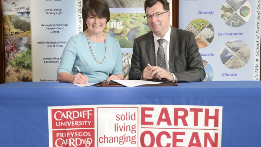 School signs agreement with British Geological Survey