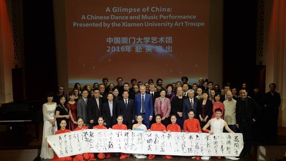 VC with performers and Xiamen delegation