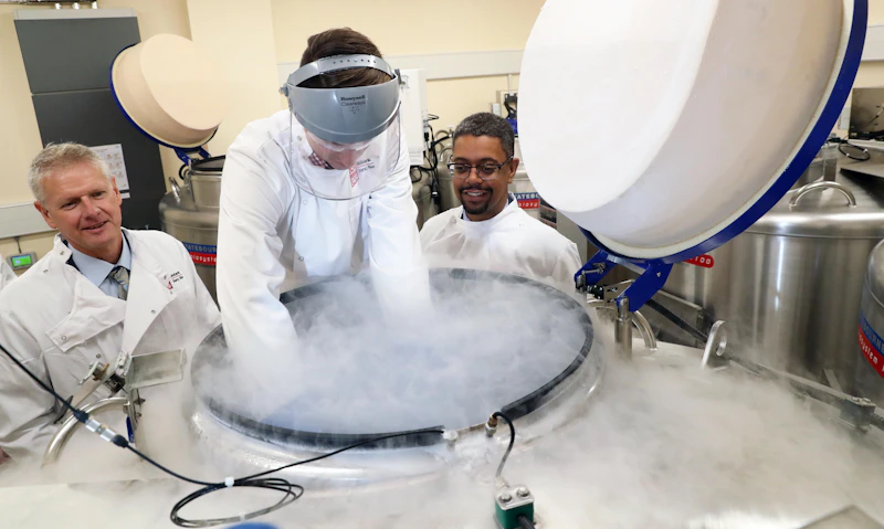 Image of Cardiff University VC and Vaughan Gething at the Biobank