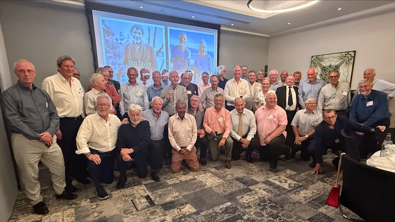 Alumni from Minex in a group at their reunion
