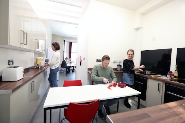 Tai Myfyrwyr (Y Pentref)