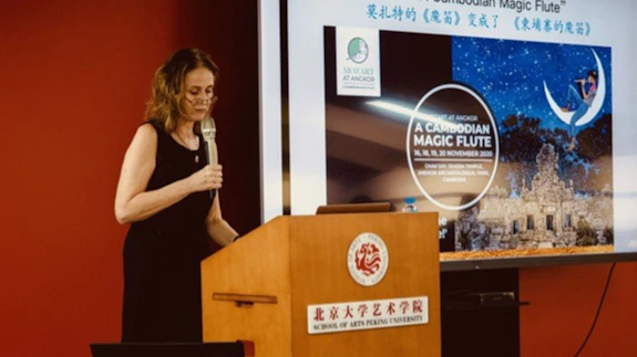 Monica Hennemann lecturing in China