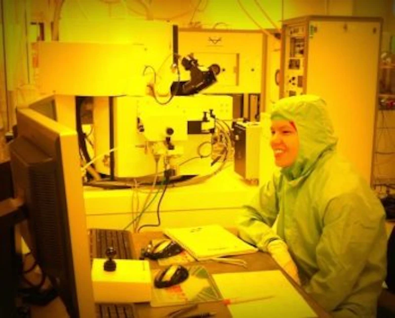 High resolution electron beam lithography
