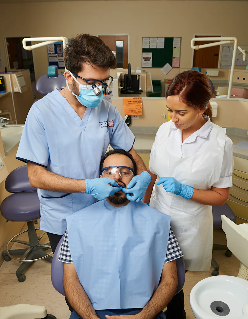 Collaborate in multidisciplinary teams and treatment of compromised patients.