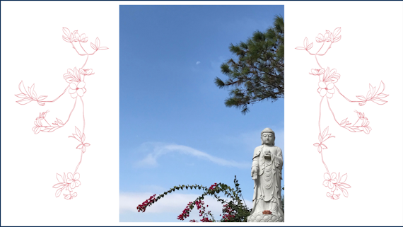 Picture of a Buddhist statue against a tree and sky backdrop, with Chinese flower graphics next to the image - Llun o gerflun Bwdhaidd gyda choeden ac awyr yn gefndir, a graffeg blodau Tsieineaidd wrth ymyl y ddelwedd