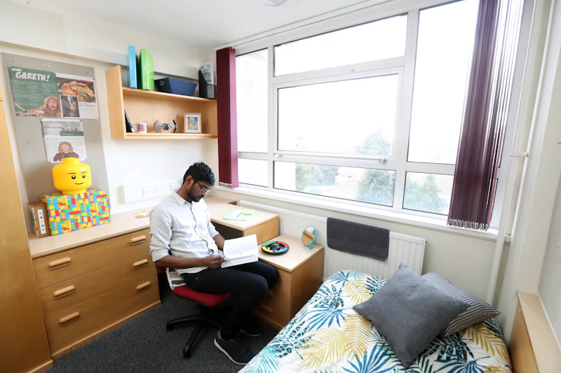 Ensuite Bedroom (Tower)