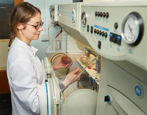 Student with Petri dish