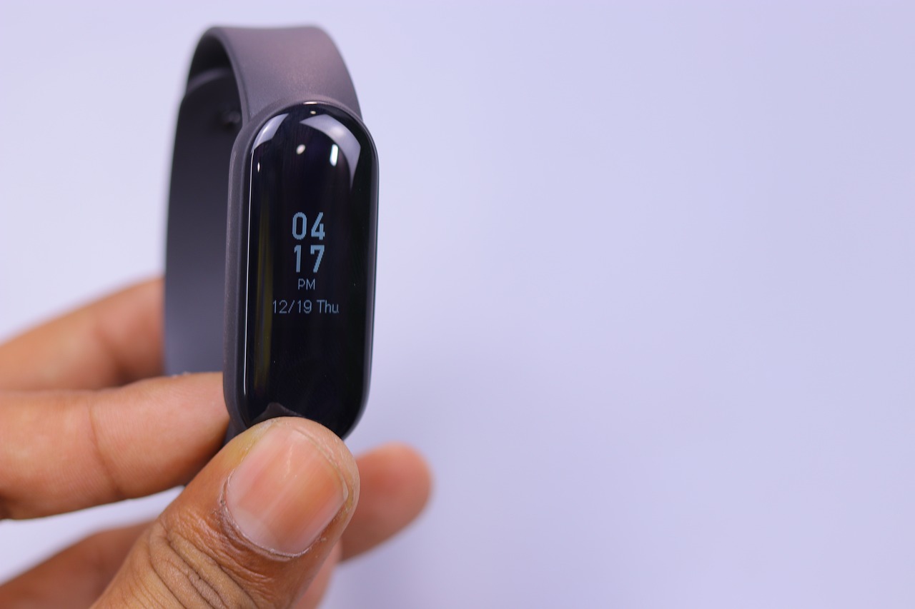 Fitness band with clearance watch