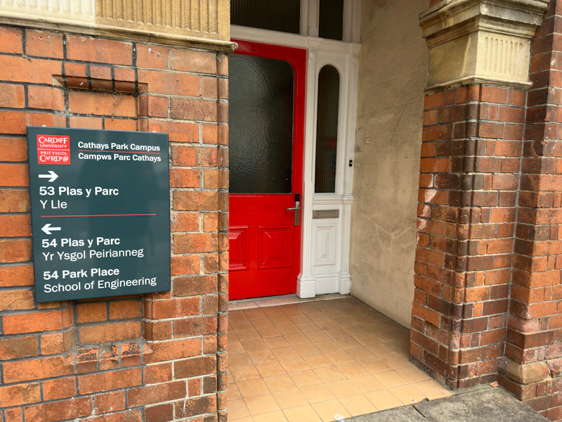 Entrance to Y Lle