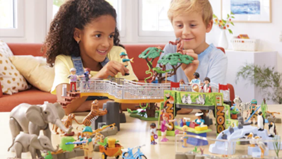 Peer Play in the Child HUmour Study (CHUMS)