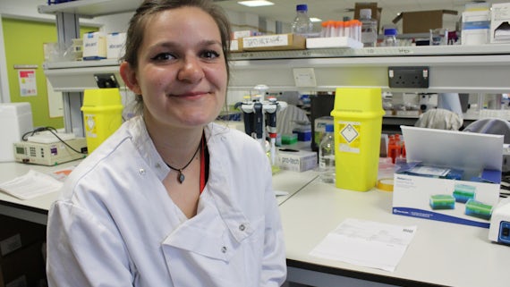 Photograph of Jasmine Donaldson in the laboratory