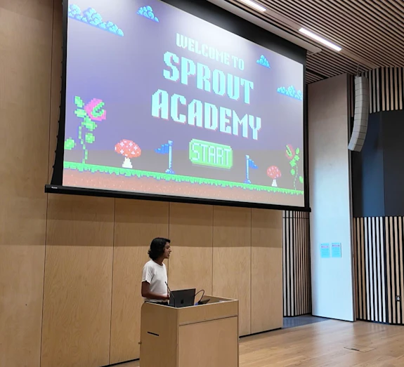 Zara Siddique presenting in a lecture theatre about her app Sprout Academy 