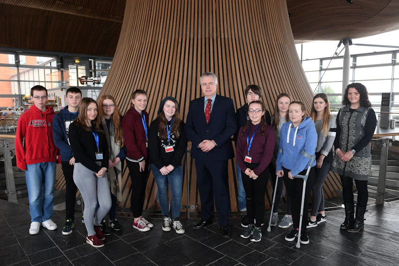 First Minister with Cynffig Comprehensive School pupils