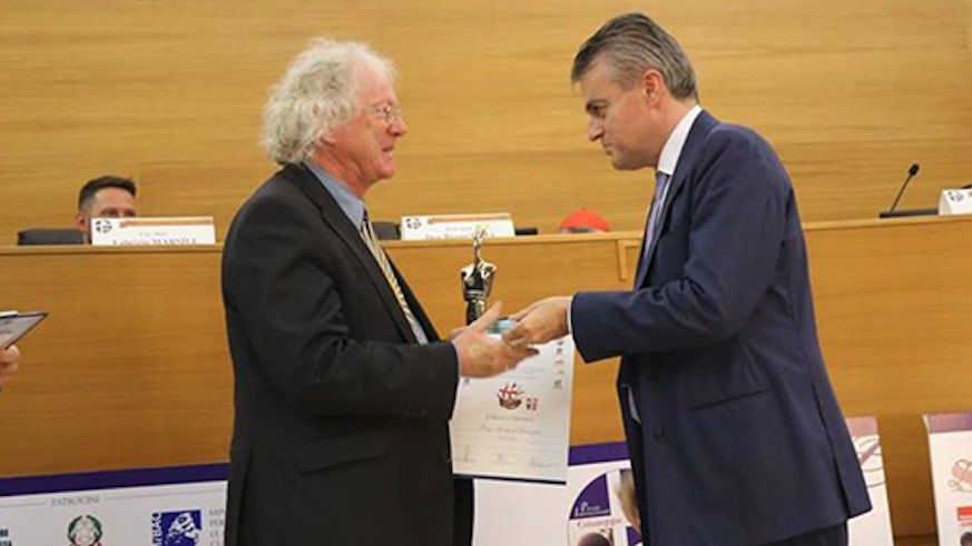 Mike Edmunds receiving the Giuseppe Sciacca International Award for Physics