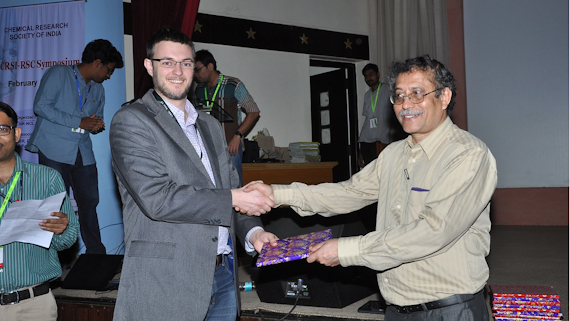 Dr Duncan Browne receiving a token from Prof Sourav Pal; Director of NCL Pune.