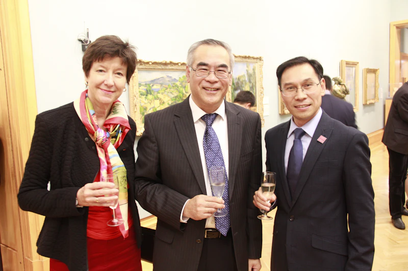 Jianguo Wen and Catherine Chabert meet a CSC Delegate