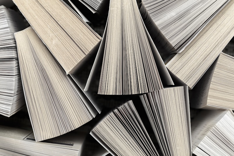 Sir Terry Pratchett’s novels may have held clues to his dementia a decade before diagnosis, research suggests